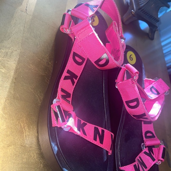 DKNY Sandles - Picture 4 of 4
